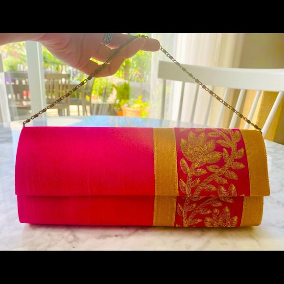 NWOT Beautiful Embroidered Shantung Silk Clutch - Picture 3 of 7